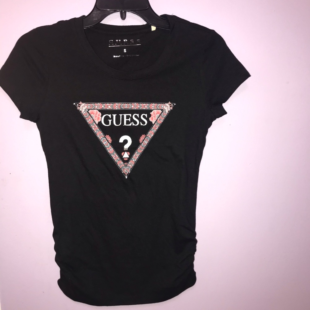 Guess T-shirt in small